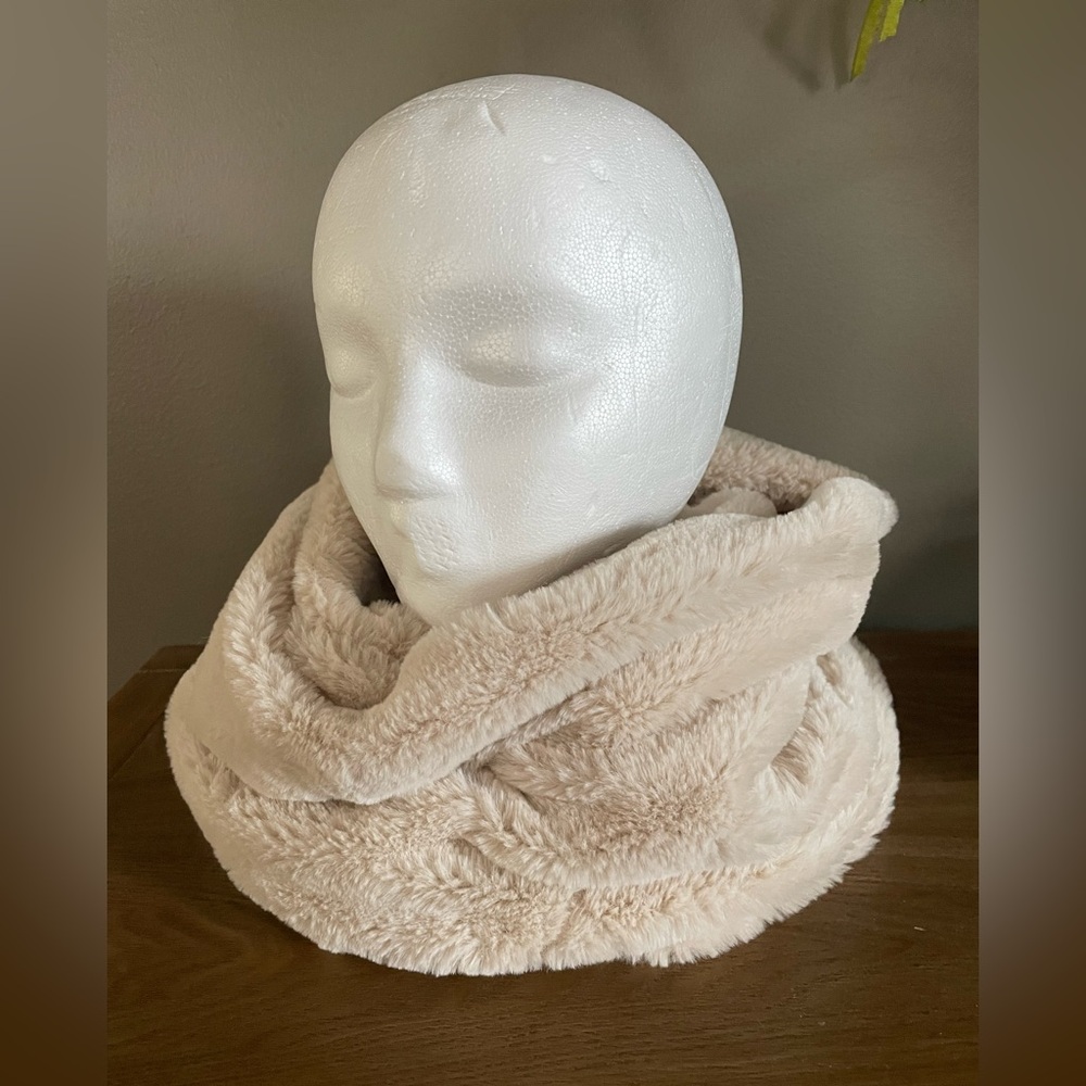 AKIRA Plush Cream Infinity Scarf
